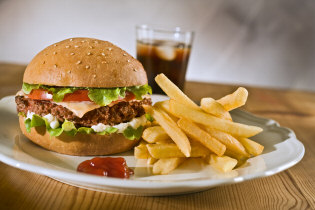 Huge Cheesburger and Fries