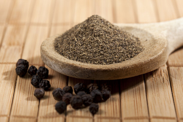 black pepper peppercorns