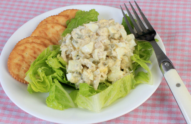 Classic Tuna Salad with Crackers