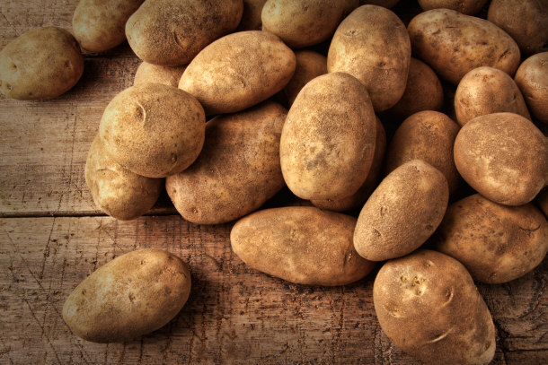 fresh raw organic potatoes