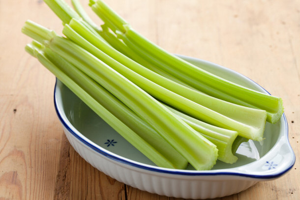 organic green celery 