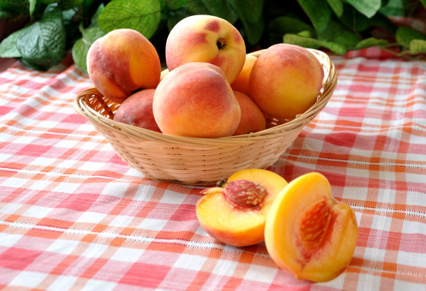 fresh organic peaches