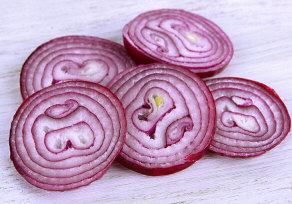 Onions soak up germs