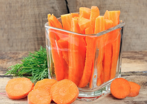 carrrot juice, help improve vision with orange vegetables and carrots
