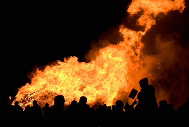 One of the Samhain traditions that has been adopted beyond Halloween is the bonfire.