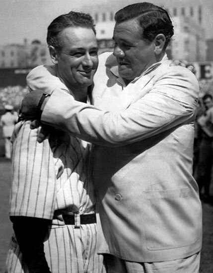 babe ruth hugging lou gehrig