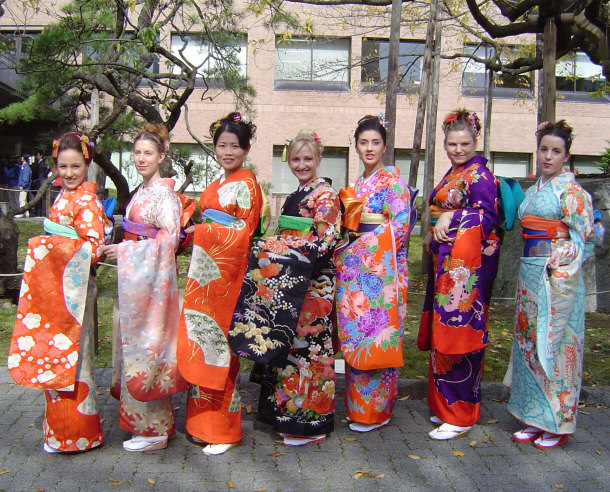 students wearing kimonos