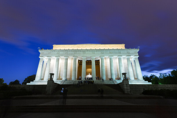 Lincoln memorial at night