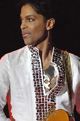 There’s little doubt that Prince is a musical genius and his creativity doesn’t just lie in the writing as well as performing of his music. In 1992, Prince developed an instrument that was basically a portable keyboard or keytar.