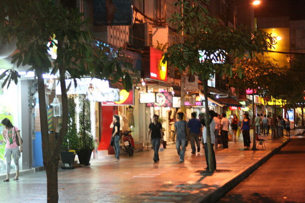 footpath around siam square