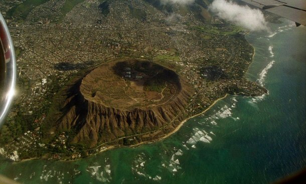 One of the top tourist destinations in Honolulu, Diamond Head is an idyllic spot for people who like to hike or yearn for adventure.