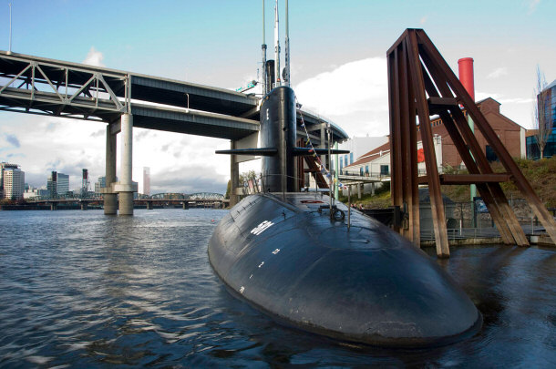 USS Blueback in front of OMSI