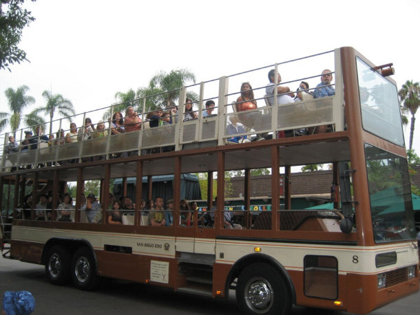 Đôi Decker Bus cho khách tại vườn thú San Diego