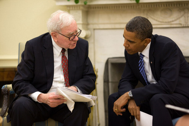 Warren Buffet Pictured With President Obama