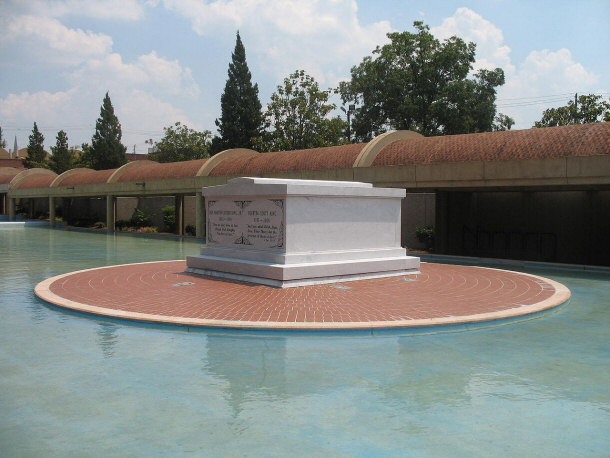 Martin Luther King Jr has a tomb in his honor