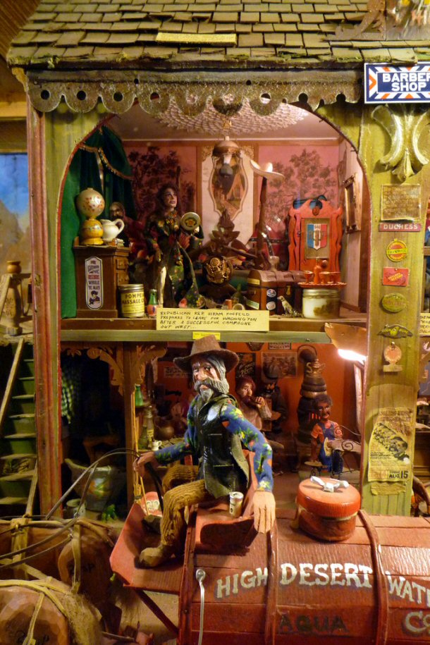 Tinkertown is the result of Ward's desire to create his own folk art environment; it includes figurines he carved when he was in high school till the end of his life.