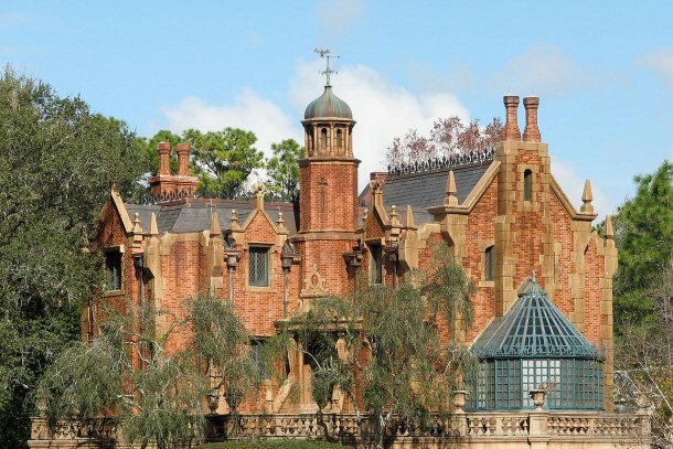 The Haunted Mansion is something no visitor to the Magic Kingdom should miss, it's another ride that has inspired a movie and is fun to go on after watching the live action movie that starred Eddie Murphy. 