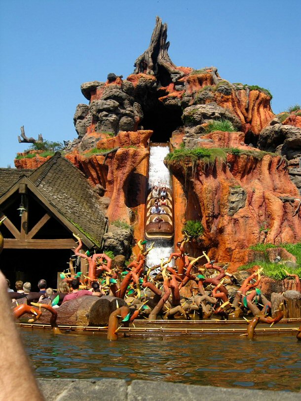 Splash Mountain is an unusual log ride in the Magic Kingdom, it is located in Frontierland across from the Big Thunder Mountain Railroad. 