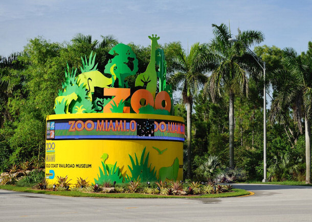 entrance zoo miami