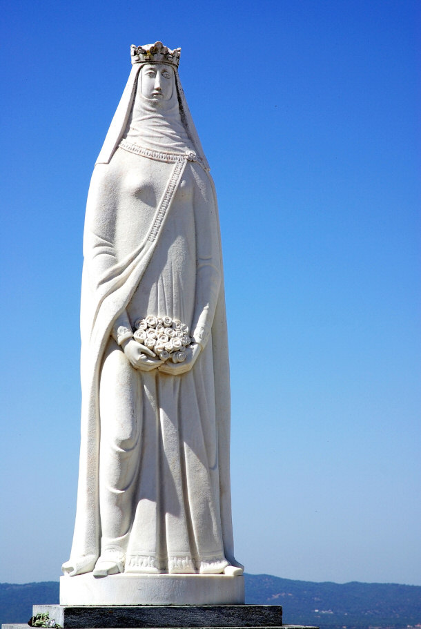 Statue of Queen Isabel - Queen of Portugal