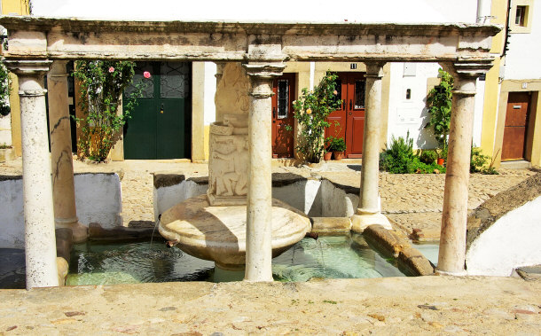 Marble Fountain at Castelo de Vida Village