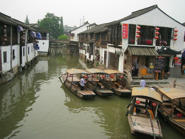A Boat Rental Company in Zhuijiajiao