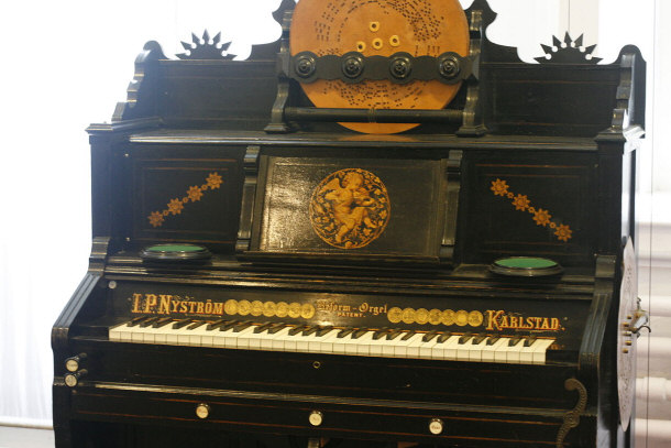 Mechanical Musical Playing Piano