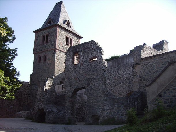 Because of its name, Frankenstein Castle draws the interest of a lot of visitors. Considered to be the inspiration for Mary Shellys Dracula, the castle is located in Darmstadt, Germany.