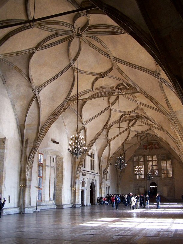 Secret rooms, fabulous displays of jewelry and art draw a sizable number of tourists annually in Prague Castle.