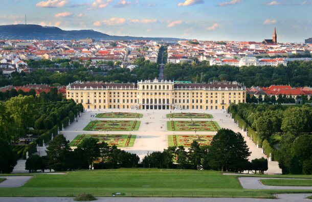 Schnbrunn Palace is located in Vienna, Austria